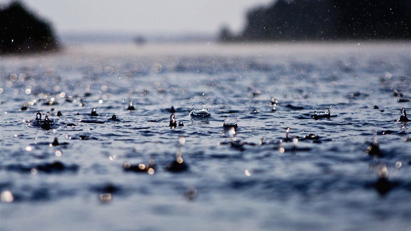 lluvia sobre el agua
