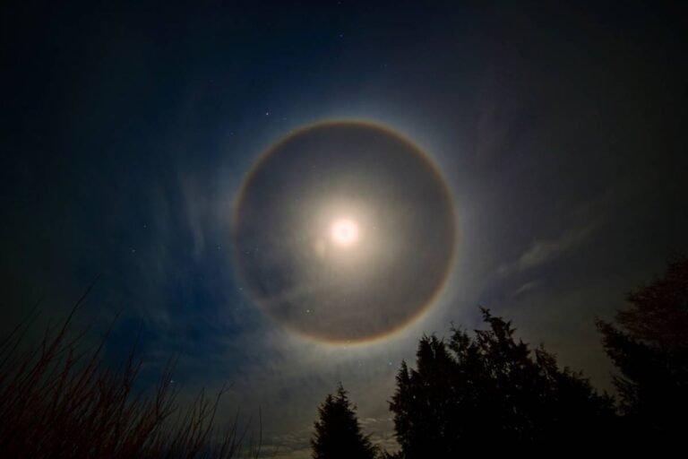 halo lunar